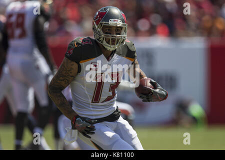 Tampa, Florida, USA. 17th Sep, 2017. Tampa Bay Buccaneers wide receiver Mike Evans (13) receives the ball placing the Buccaneers in field goal position to end the second quarter against the Chicago Bears on Sunday September 17, 2017 at Raymond James Stadium in Tampa, Florida. Credit: Travis Pendergrass/ZUMA Wire/Alamy Live News Stock Photo