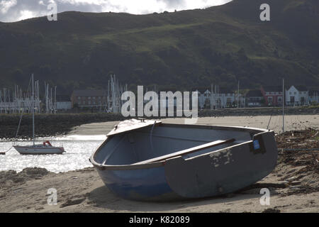Small rowing boat on the shores of the conwy river in north wales Stock Photo