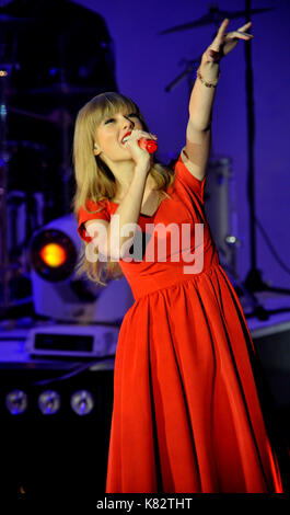 Taylor Swift switches on the Christmas lights at Westfield shopping centre London 06.11.12 Picture By: Brian Jordan / Retna Pictures   - Stock Photo