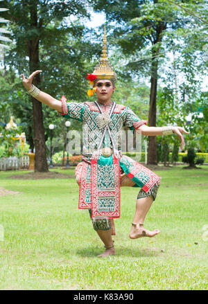 Thai traditional dress. Actors performs Thai ancient dancing Art of Khon-Thai classical masked ballet in Thailand Stock Photo