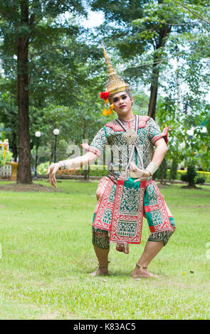 Thai traditional dress. Actors performs Thai ancient dancing Art of Khon-Thai classical masked ballet in Thailand Stock Photo