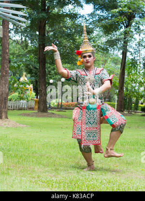 Thai traditional dress. Actors performs Thai ancient dancing Art of Khon-Thai classical masked ballet in Thailand Stock Photo