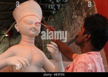 New Delhi, India. 17th Sep, 2017. Artisans are busy to finish the work of making Goddess Durga with earthen soil. Credit: Ranjan Basu/Pacific Press/Alamy Live News Stock Photo