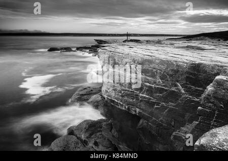 Potter Point cliffs at Kurnell, Sydney, New South Wales, Australia ...