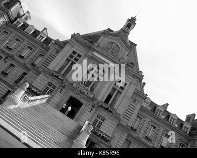 Black and white image of founatin outside Hotel De Ville in Evreux, Upper Normandy, France Stock Photo