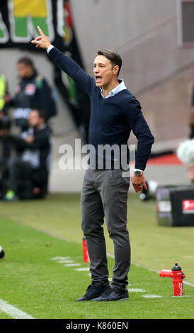 Wolf Roth Volt Im Bild: Trainer Niko Kovac (Borussia Dortmund) mit Anweisungen 05.09. ...