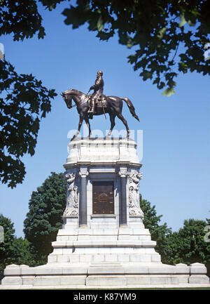 A statue of Confederate General Robert E. Lee, on Monument Avenue, in Richmond, Virginia Stock Photo