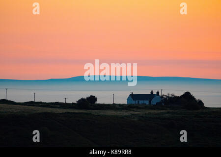 Flintshire, North Wales UK Weather. A chilly bright start for North Wales with temperatures as low as 3.9C in the village of Lixwm overnight. Morning mist forming in the coldest of areas during sunrise this morning over the rural Flintshire and Halkyn Mountain near to the village of Halkyn. Stock Photo