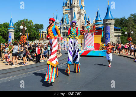 Street entertainment at Walt Disney's Magic Kingdom theme park, Orlando, Florida, USA Stock Photo