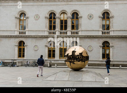 Ireland, Dublin, plastic Sphere Within Sphere on the campus of the Trinity college , Irland, Plastik Sphere Within Sphere auf dem Campus des Trinity c Stock Photo