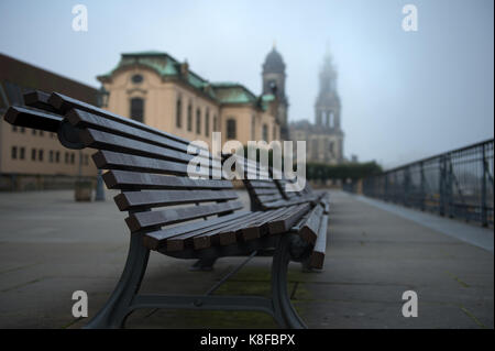 Dresden, Germany. 19th Sep, 2017. The Staendehaus, the catholic court church and the Bruehl Terrace are shrouded in heavy fog in Dresden, Germany, 19 September 2017. Credit: Arno Burgi/dpa-Zentralbild/ZB/dpa/Alamy Live News Stock Photo