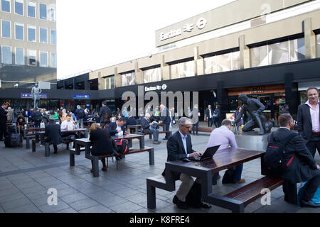 London, UK. 20th Sep, 2017. UK weather. Sunny at Euston Station in London Credit: Keith Larby/Alamy Live News Stock Photo