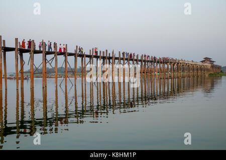 Burma, Myanmar, Amarapura: passers-by on the U Bein Bridge across the Taungthaman Lake Stock Photo