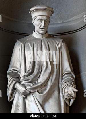 COSIMO THE ELDER  - PATER PATRIAE - Cosimo di Giovanni de' Medici (called 'the Elder ) Father of the Nation 1389 –1464 Italian banker and politician, the first of the Medici political dynasty,  Italian Renaissance.   Statue at the Uffizi Gallery in Florence, Tuscany Italy.  by Luigi Magi Stock Photo