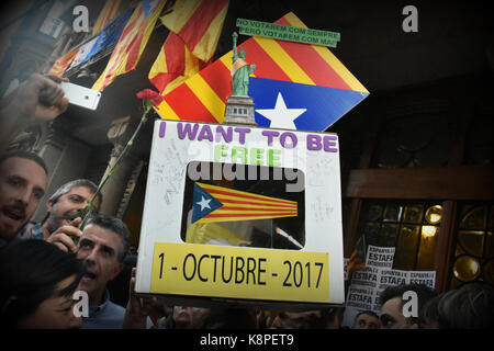 Barcelona, Spain. 20th Sep, 2017. Protesters are pictured while carrying an urn for the voting day on October 1st, 2017 with an English message 'I want to be free' writting on it during a protest after Catalan officials were arrested by the Spanish police. Thousands of protesters gathered in Barcelona to demonstrate their anger to the Spanish Police. Police officers arrested 12 Catalan officials earlier in a bid to stop an upcoming referendum of independence. 'The Spanish central government has effectively suspended the region's autonomy.' Saids the Catalonia's President Carles Puigdemont. On  Stock Photo