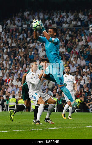 Cristiano Ronaldo dos Santos (7) Real Madrid's player. Antonio Adan (13) Betis CF's player. La Liga between Real Madrid vs Betis CF at the Santiago Bernabeu stadium in Madrid, Spain, September 20, 2017 . Credit: Gtres Información más Comuniación on line, S.L./Alamy Live News Stock Photo