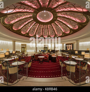 Main rotunda lounge. Ten Trinity Square - Four Seasons Hotel, City of London, United Kingdom. Architect: Aukett Swanke, 2017. Stock Photo