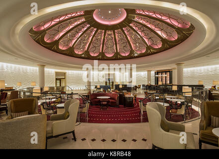 Main rotunda lounge. Ten Trinity Square - Four Seasons Hotel, City of London, United Kingdom. Architect: Aukett Swanke, 2017. Stock Photo