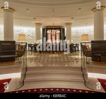 Main rotunda lounge. Ten Trinity Square - Four Seasons Hotel, City of London, United Kingdom. Architect: Aukett Swanke, 2017. Stock Photo