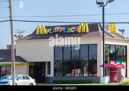McDonald's playplace and hamburger fast food restaurant in Oklahoma City, Oklahoma, USA. Stock Photo
