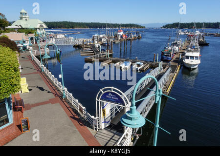 Public walkway and floating docks at Nanaimo boat basin waterfront, Vancouver Island, British Columbia, Canada Stock Photo