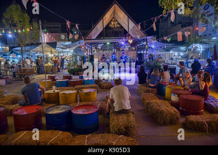 Enjoying live music at Ploen Ruedee Night Market, Chiang Mai, Thailand Stock Photo