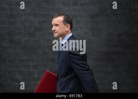 Downing Street, London, UK. 21 September 2017. PM Theresa May calls a special cabinet meeting at No. 10 after her return from New York, before travelling to Florence on Friday 22nd Sept to give a major Brexit speech. Photo: Alun Cairns, Secretary of State for Wales. Credit: Malcolm Park/Alamy Live News. Stock Photo