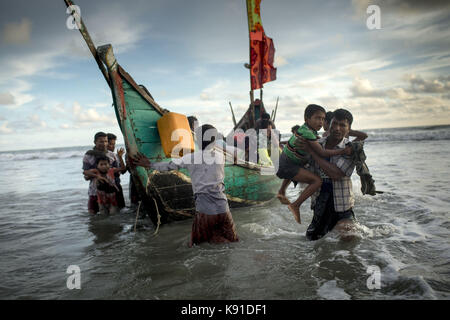 Teknaf, Bangladesh. 14th Sep, 2017. Myanmar Rohingya refugees are seen after arriving on a boat to Bangladesh on Shah Porir Dip Island. According to United Nations more than 400 thousand Rohingya refugees have fled Myanmar from violence over the last few weeks, most trying to cross the border and reach Bangladesh. International organizations have reported claims of human rights violations and summary executions allegedly carried out by the Myanmar army. Credit: K M Asad/zReportage.com/ZUMA Wire/Alamy Live News Stock Photo