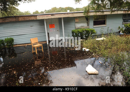 Dade City, United States. 21st Sep, 2017. September 21, 2017- Dade City, Florida, United States - A damaged and flooded home is seen in the Talisman Estates community in Dade City, Florida on September 21, 2017 as rain from Hurricane Irma caused the nearby Withlacoochee River to flood roads and homes in the area. The river crested at 17 and a half feet, which is 6 feet above its flood stage. Credit: Paul Hennessy/Alamy Live News Stock Photo