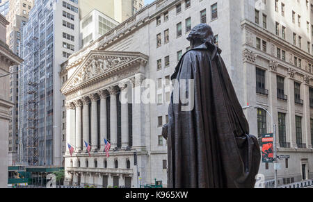 Statue of George Washington by Federal Hall overlooks the New York Stock Exchange, New York City, New York. Stock Photo