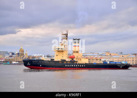 ST.PETERSBURG, RUSSIA - APRIL 30, 2017:  Icebreaker Sankt-Peterburg floats on the Neva river on the background of the Lieutenant Schmidt embankment at Stock Photo