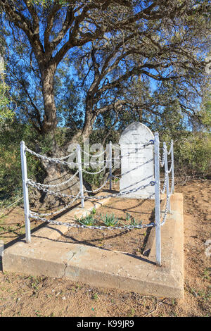 The grave of Charles James Darter, of the British Army.  Darter was killed in an ambush during the Boer War in 1902. The grave is near Kamieskroon, No Stock Photo