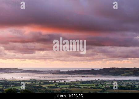 Marshwood, Dorset, UK. 22nd Sep, 2017. UK Weather. View from the iron age hill fort of Pilsdon Pen near Marshwood in Dorset across a misty Marshwood Vale towards Colmers Hill at Bridport at sunrise. Picture Credit: Graham Hunt/Alamy Live News Stock Photo