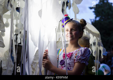 Seattle, Washington, USA. 21st Sep, 2017. A young girl with her family performs with illuminated jellyfish umbrellas at the Luminata Lantern Parade. The Fremont Arts Council welcomes all to the procession around Green Lake to celebrate the autumnal equinox with illuminated costumes, lanterns and art. The procession begins at the Aqua Theater and ends at the Bathhouse Theater at a secret banquet with art and live music. Credit: Paul Christian Gordon/Alamy Live News Credit: Paul Christian Gordon/Alamy Live News Stock Photo