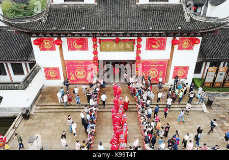 (170922) -- SHANGHAI, Sept. 22, 2017 (Xinhua) -- Newlyweds attend a traditional Chinese wedding in the Fengjing ancient town in Shanghai, east China, Sept. 22, 2017. A total of 21 newlyweds took part in a group wedding here. (Xinhua/Fang Zhe) (lfj) Stock Photo