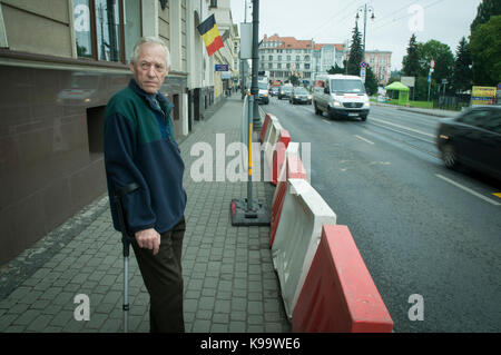 Bydgoszcz, Poland. 22nd Sep, 2017. A man leaning on a crutch is seen near a busy road in the center of the city on World Car-Free Day. Credit: Jaap Arriens/Alamy Live News Stock Photo
