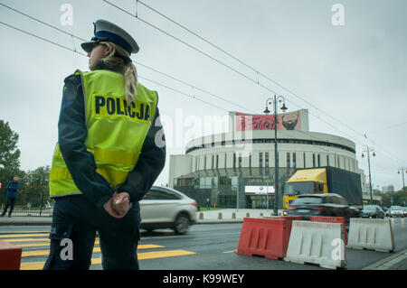 Bydgoszcz, Poland. 22nd Sep, 2017. A female police officer is seen near the renonwn opera building. Credit: Jaap Arriens/Alamy Live News Stock Photo