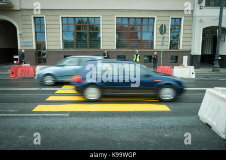 Bydgoszcz, Poland. 22nd Sep, 2017. Cars are seen speeding over a makeshift pedestrian crossing constructed as part of World Car-Free Day. Credit: Jaap Arriens/Alamy Live News Stock Photo