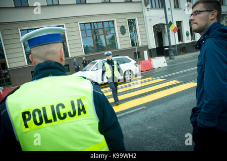 Bydgoszcz, Poland. 22nd Sep, 2017. A female police officer is seen at a makeshift zebra crossing which was set up by a local action group as part of the World Car-Free Day. Credit: Jaap Arriens/Alamy Live News Stock Photo