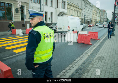 Bydgoszcz, Poland. 22nd Sep, 2017. Police are seen at a makeshift zebra crossing which was set up by a local action group as part of the World Car-Free Day. Credit: Jaap Arriens/Alamy Live News Stock Photo