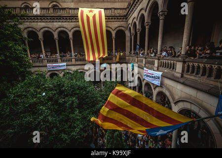 Barcelona, Spain. 22nd Sep, 2017. Catalan pro-independence students occupy the historic building of the University of Barcelona in support of the planned secession referendum at October 1st. Spain's constitutional court has suspended the Catalan referendum law after the Central Government has challenged it in the Courts Credit: Matthias Oesterle/Alamy Live News Stock Photo