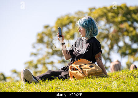 London, UK. 22nd Sept, 2017. UK Weather: Londoners enjoy the warm afternoon sun from the top of Primrose Hill on the first day of autumn. Credit: Guy Corbishley/Alamy Live News Stock Photo