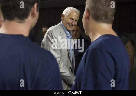 Tucson, Arizona, USA. 22nd Sep, 2017. Former Arizona Head basketball coach Lute Olson shakes hands with fans before the start of the Arizona vs Utah game Friday, Sept. 22, 2017, at Arizona Stadium in Tucson, Arizona. Lute Olson turns 83 today. Credit: Jeff Brown/ZUMA Wire/Alamy Live News Stock Photo