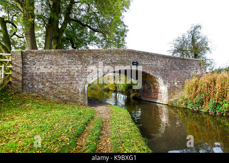 Swivel Bridge number 108 on the Staffordshire and Worcestershire Canal near to Tixall, Stafford, Staffordshire, England, UK Stock Photo
