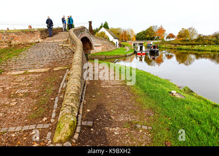 A brick bridge called Haywood Bridge, bridge number 109 at Haywood Junction on the Trent and Mersey Canal, Great Haywood, Staffordshire, England, UK Stock Photo