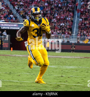 Santa Clara, CA. 21st Oct, 2018. Los Angeles Rams running back Todd Gurley  (30) in action during the NFL football game between the Los Angeles Rams  and the San Francisco 49ers at