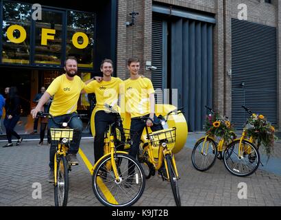 London, UK. 22nd Sep, 2017. Staff members pose with ofo bikes in London's Hackney, Britain on Sept. 22, 2017. China's bike-sharing company ofo decided to increase the number of its bikes in London's Hackney following its recent launch in the borough, the company announced Friday. Credit: Han Yan/Xinhua/Alamy Live News Stock Photo