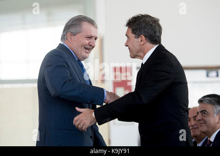 San Sebastian, Spain. 23rd Sep, 2017. Minister Inigo Mendez de Vigo and Antonio Banderas at the 'Premio Nacional de Cinematografia 2017' gala during the 65th San Sebastian Film Festival in San Sebastian, Spain, on 23 September, 2017. Credit: Gtres Información más Comuniación on line, S.L./Alamy Live News Stock Photo