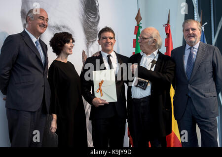 San Sebastian, Spain. 23rd Sep, 2017. Antonio Banderas, Paz Vega, Carlos Saura and I-igo Mendez de Vigo at the 'Premio Nacional de Cinematografia 2017' gala during the 65th San Sebastian Film Festival in San Sebastian, Spain, on 23 September, 2017. Credit: Gtres Información más Comuniación on line, S.L./Alamy Live News Stock Photo