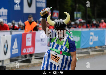 Berlin, Germany. 23rd September 2017.  Over 5,500 skater took part in the 2017 BMW Berlin Marathon Inline skating race, a day ahead of the  Marathon race. Bart Swings from Belgium won the race in 58:42 for the 5th year in a row. Credit: Michael Debets/Alamy Live News